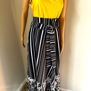 Ladies New York and Company maxi skirt size XL.